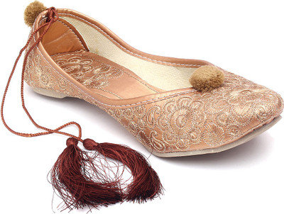 

Paduki Ethnic Mojaris For Women(Brown