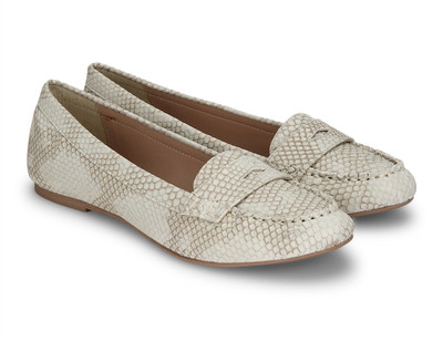 

Miss CL By Carlton London Miss CL Loafers For Women(Grey, Beige