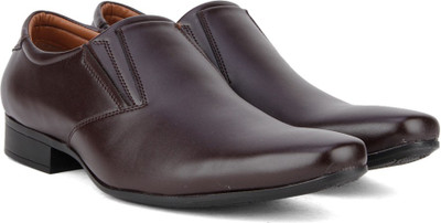 

Bata PINE Slip On Shoes For Men, Brown