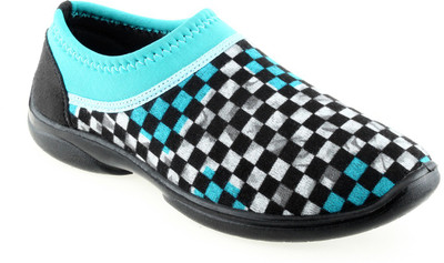 

Lancer Casual Shoes For Women(Black, Green