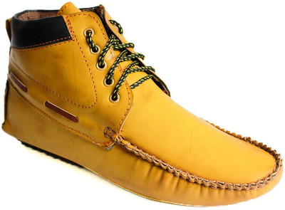 

Promenade Revo Casual Shoes For Men(Yellow, Tan)