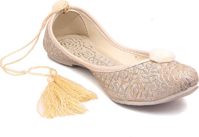 

Paduki Ethnic Mojaris For Women(Khaki