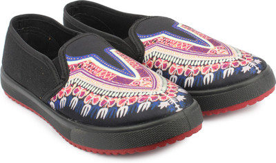 

Shoetopia Canvas Shoes For Women(Black