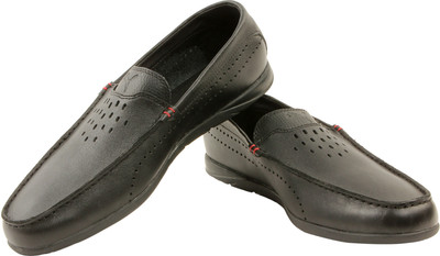 

Puma Guida Moc SF Loafers For Men(Black, Black;rosso corsa