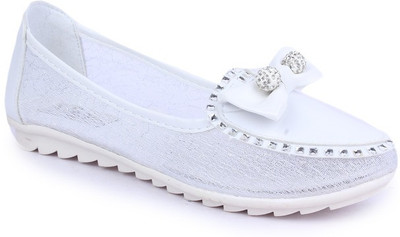 

Sindhi Footwear Loafers Loafers For Women(White)