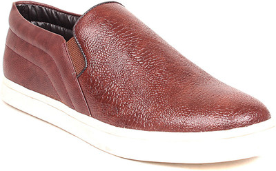 

TAG-7 Sneakers Sneakers For Men(Burgundy, Cheery