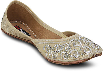 

Get Glamr Designer Mojaris For Women(Beige