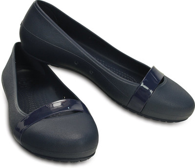 

Crocs Crocs Brynn Flat W Casuals For Women(Blue, Navy