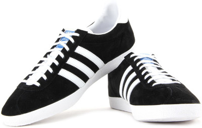 

ADIDAS Men Sneakers For Men(Black, Black1/wht/metgol