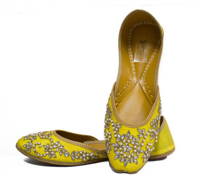 

Coral Haze Jutis For Women(Yellow