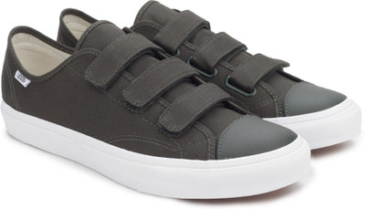 

Vans PRISON ISSUE Sneakers For Men(Green, (canvas) duffel bag/true white
