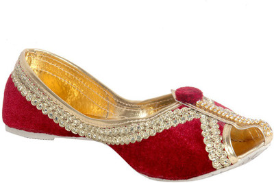 

Panahi Premium Wedding Velvet Ethnic Mojaris Shoes Mojaris For Women(Gold