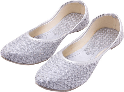 

Belleza Synthetic Floral Embroidered Jutis For Women(Silver