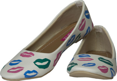 

Al Artz Girls, White