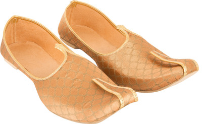 

Rajsahi Shiny Mojaris For Men(Gold, Gold::yellow