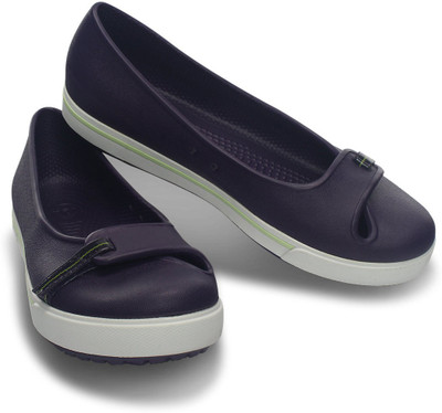 

Crocs CROCBAND 2.5 FLAT Casuals For Women(Purple