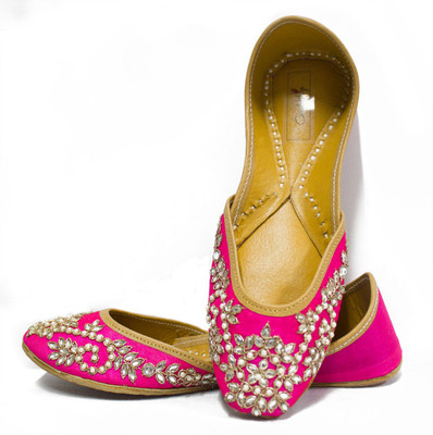 

Coral Haze Jutis For Women(Multicolor