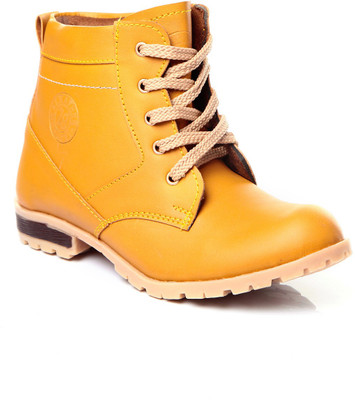 

Trilokani Boys, Beige