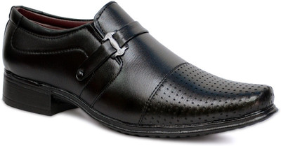 

Braavosi Dotted Slip On For Men(Black