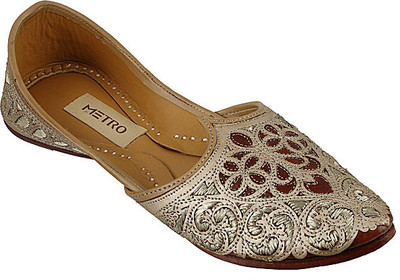 

Metro 16 Mojaris For Men(Beige, 20;beige