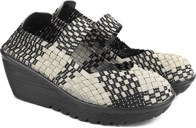 

Catwalk Bellies For Women(Multicolor, Beige