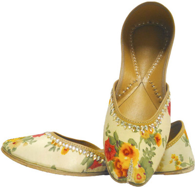 

Coral Haze Jutis For Women(Multicolor)
