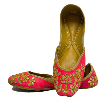 

Coral Haze Jutis For Women(Multicolor)