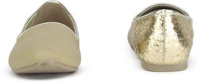 Footin By Bata Bellies