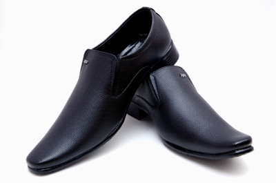

Buenos Aver 104 Dotted Slip On Shoes For Men(Black