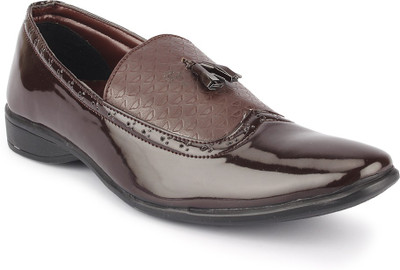 

Quarks Slip On For Men(Multicolor, Brown