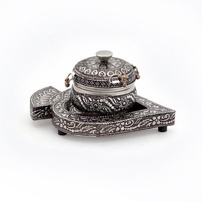 

Shree Sai Handicraft Real Oxidized White Metal Pan Box with Tray Decorative Showpiece - 6.5 cm(Aluminium, Silver)