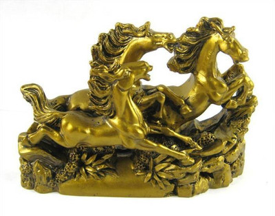 

Varanasi Enterprises three running horse for victory, success and achievement Decorative Showpiece - 14 cm(Polyresin, Green)