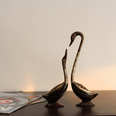 

eCraftIndia Loving Swan Couple Meenakari Figurine Decorative Showpiece - 25 cm(Aluminium, Black, Gold)