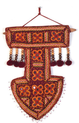 

Shree Sai Handicraft Decorative 5 Mirror Set Kutch Artwork Arrow Shape Show Piece Decorative Showpiece - 10 cm(Cotton, Brown)