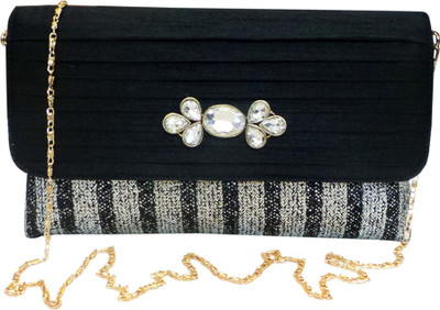 

Bhamini Party Black Clutch