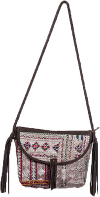 

Jaipur Textiles Hub Women Casual White Cotton Sling Bag