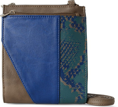 

Baggit Women Casual Beige PU Sling Bag