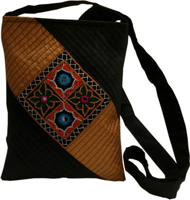 

Minky's Decor Girls Casual Black, Yellow Polyester, Silk, Cotton Sling Bag