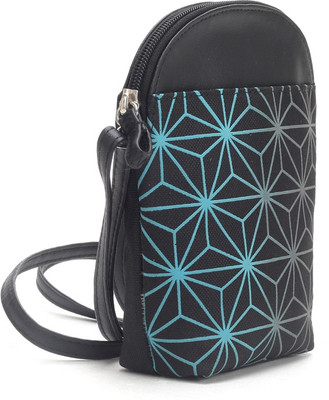 

Baggit Women Casual Black Nylon Sling Bag