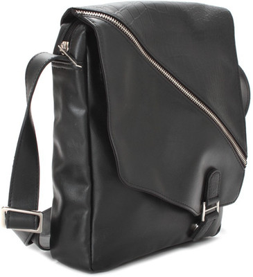 

Baggit Women Casual Black PU Sling Bag
