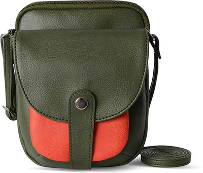 

Baggit Women Casual Green Rexine Sling Bag