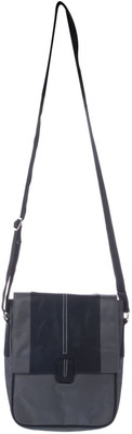 

Reve Boys Casual Black Leatherette Sling Bag