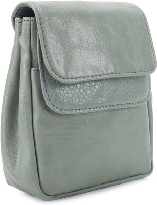 

Baggit Women Casual Green Sling Bag