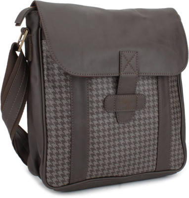 

Baggit Women Casual Brown Sling Bag