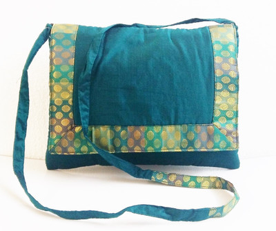 

Aditi Trends Women Casual Green Cotton, Silk Sling Bag