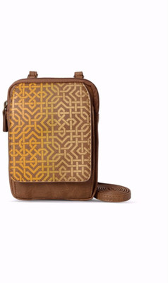 

Baggit Women Casual Brown PU Sling Bag