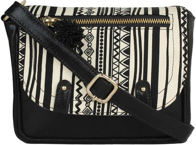 

Berrypeckers Women Casual Black PU Sling Bag