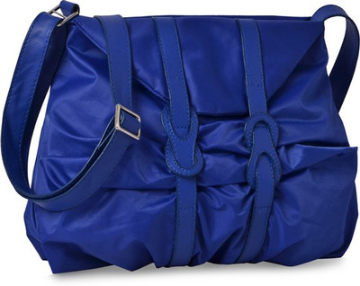 

Baggit Women Casual Blue Nylon Sling Bag