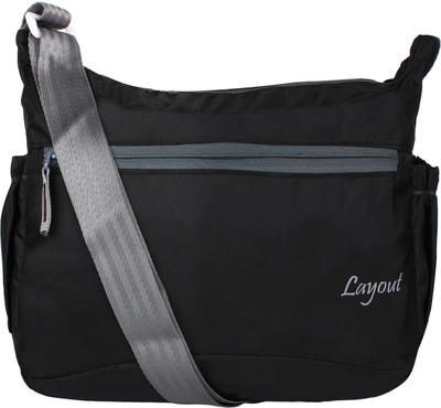 

Layout Men Sports Black Polyester Sling Bag