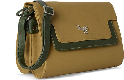 

Baggit Women Casual Green Rexine Sling Bag